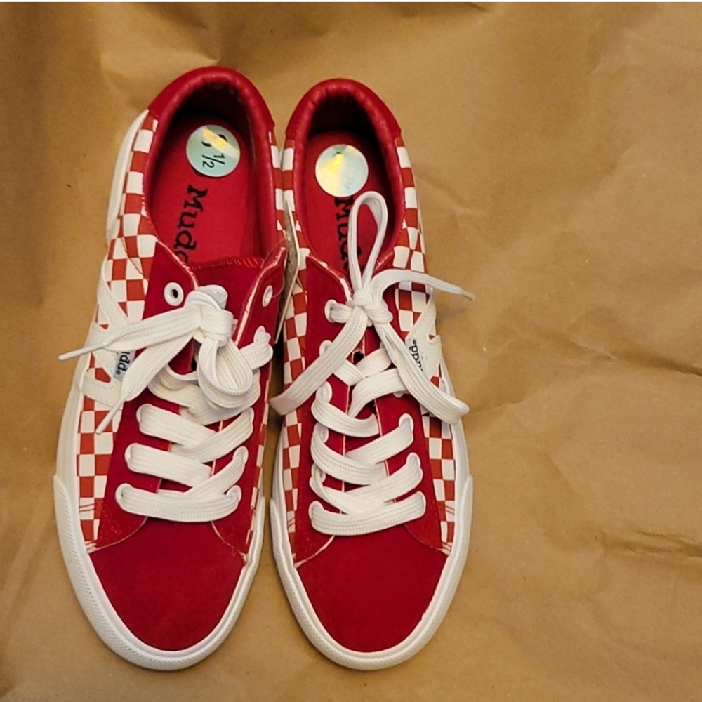 MUDD Red and White Checkered Sneakers, By Mudd Size 8.5 - Picture 2 of 14